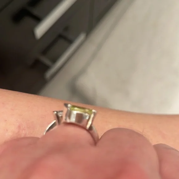 Beautiful ring - Picture 4 of 5